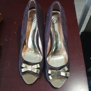 Delicious Black and Gold Bow Heels